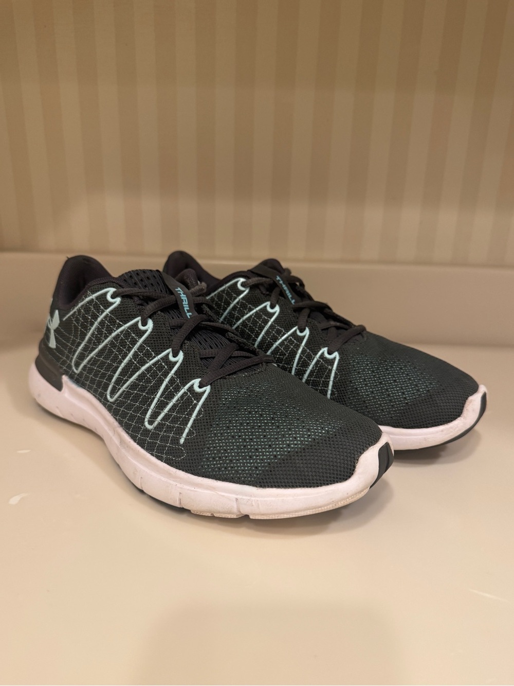 Under Armour Thrill 3 Running Shoe In Charcoal Grey And Aqua / Teal